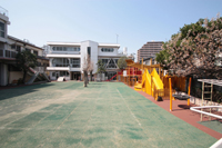 都心の住宅街に位置-伸びる会幼稚園