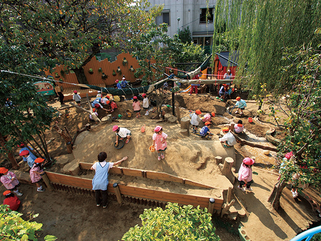 大森みのり幼稚園の園庭遊び場
