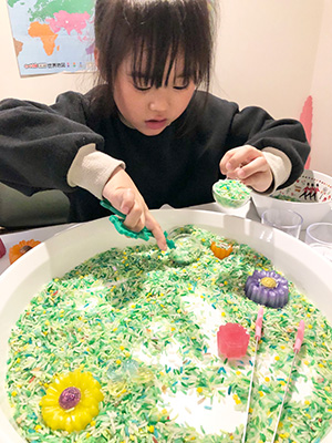 1歳も小学生も「感触遊び」が大好き。人気NO.1は○○！