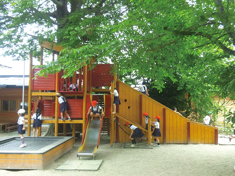 嵯峨幼稚園の園庭