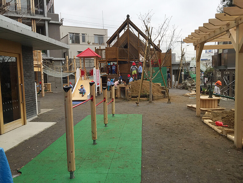 光明第一保育園の園庭