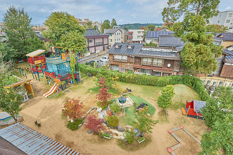 小立野善隣館こども園の園庭